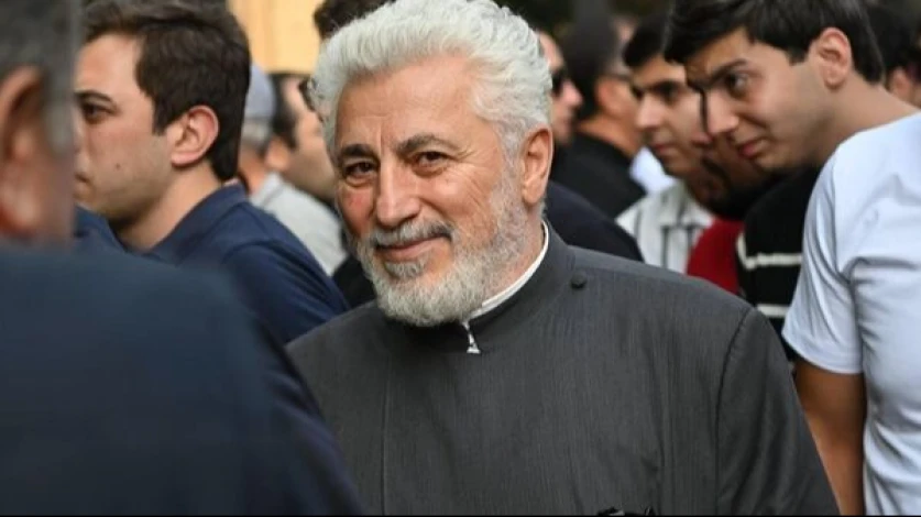 Իրավապահները հրահանգ են ստացել կալանավորելու նաև կաթողիկոսի մյուս եղբորը. «Ժողովուրդ»