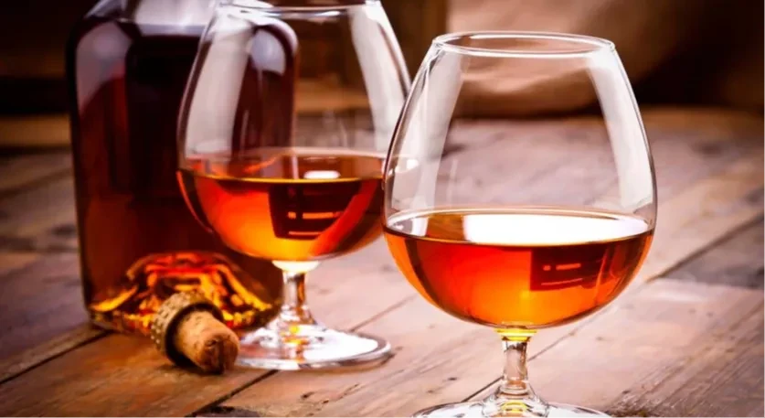 Ադրբեջանը կարող է Հայաստանից կոնյակ և ծխախոտ գնել. ադրբեջանցի տնտեսագետ