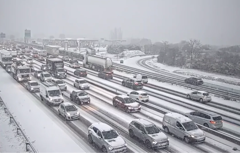 Փարիզում տրանսպորտային կոլապս է. չվերթների 15%-ը չեղարկվել է