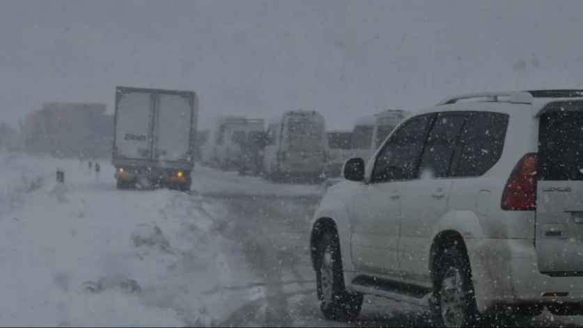 Ձյուն է տեղում, մերկասառույց է. փակ ճանապարհներ կան