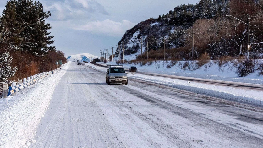 Տեղ-տեղ մերկասառույց է․ իրավիճակը՝ ավտոճանապարհներին
