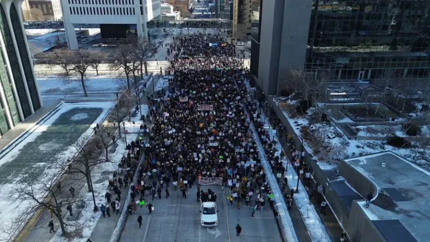 Ալեքս Պրետիի մահից մեկ օր անց Մինեապոլիսում հարյուրավոր մարդիկ բողոքի ցույցի են դուրս եկել