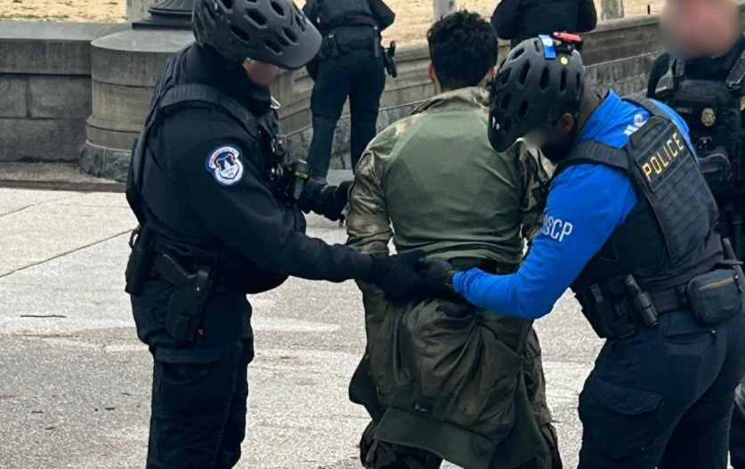 ԱՄՆ Կոնգրեսի շենքի մոտ երիտասարդ է ձերբակալվել․ նա զինված է եղել