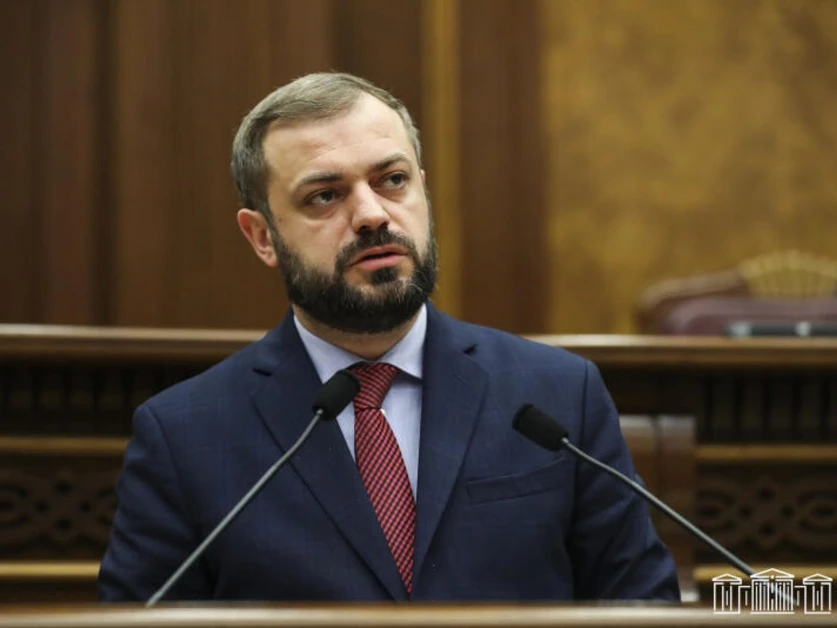 Պապոյանը հայտարարություն ունի՝ օնլայն աշխատող տաքսու վարորդների վերաբերյալ