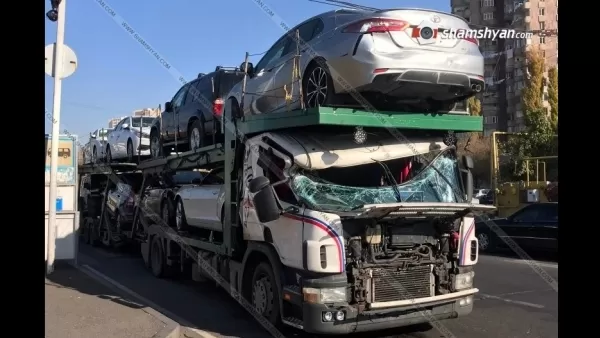 Երևանում բախվել են մի քանի մեքենաներով բարձված 2 քարշակ