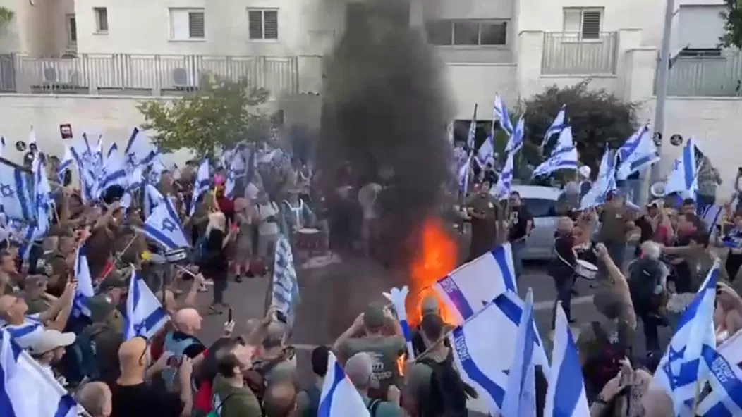 ՏԵՍԱՆՅՈՒԹ․ Բողոքի ցույց և վառված անվադողեր՝ Իսրայելում․ կան ձերբակալվածներ