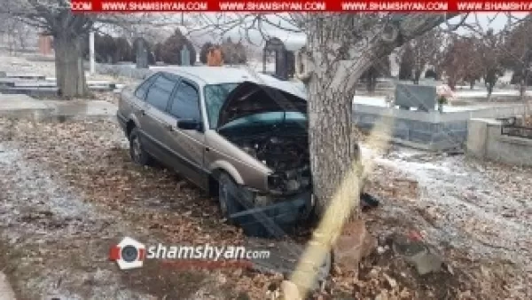35-ամյա վարորդը Volkswagen-ով գերեզմանների մոտ բախվել է ծառին. կան վիրավորներ 