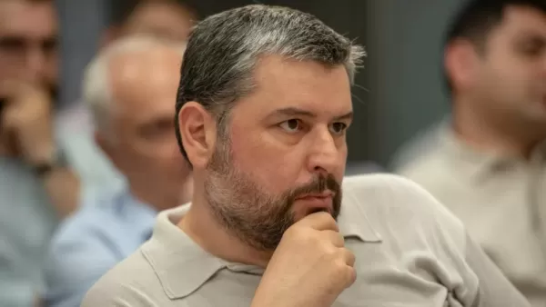«Ի դեպ, իսկ հիշո՞ւմ եք, թե ով թույլատրեց զինվորներին սմարթֆոններ պահել».  Կարեն Վրթանեսյան