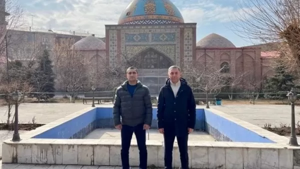 «Մենք ենք իրական տերը». ադրբեջանցի պատգամավորներն այցելել են Երևանի «Կապույտ մզկիթ» և այն իրենցը անվանել 