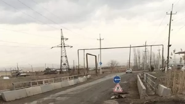 Մասիս-Ջրառատ ճանապարհի կամրջի երթևեկելի հատվածը միակողմանի փլուզվել է. ՏԿԵՆ