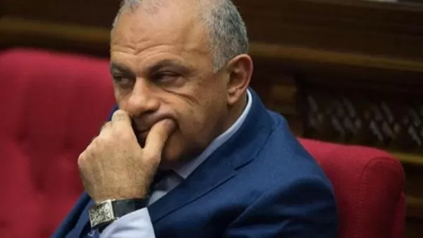 Ձեզ թվում է՝ ես ճապոնացի՞ եմ. ինչու Ալիկ Սարգսյանը չի միացել վարչապետի հրաժարականի պահանջին. «Ժամանակ»
