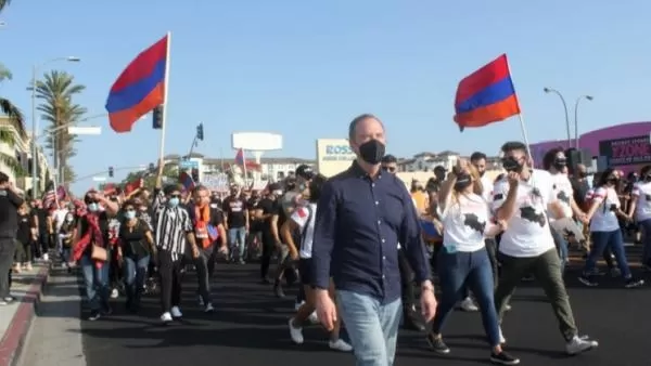 Ժամանակն է, որ ԱՄՆ-ն ճանաչի ԼՂ անկախությունը. Ադամ Շիֆ մասնակցել է բողոքի ցույցին՝ ի պաշտպանություն Հայաստանի եւ Ղարաբաղի