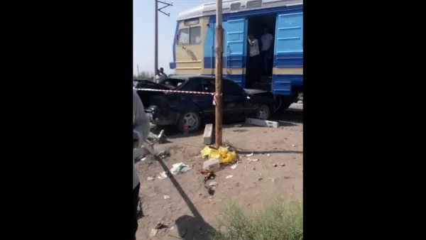 ԹԱՐՄԱՑՎԱԾ. Արտակարգ դեպք. Mercedes-ը բախվել է Երևան-Գյումրի մարդատար գնացքին. կան վիրավորներ