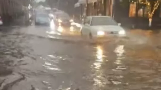 ՏԵՍԱՆՅՈՒԹ. Գյումրիի Շիրազի փողոցը հորդառատ անձրևներից հեղեղվել է