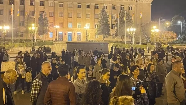 Ինչ իրավիճակ է Արցախում. ցուցարարները պահանջում են նախագահ Արայիկ Հարությունյանին