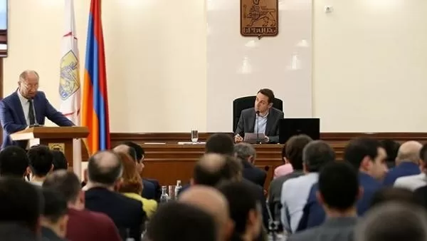 «Ժողովուրդ». Երեւանի ավագանու նիստը խոստանում է թեժ լինել. «Իմ քայլը» խմբակցությունը գնում է ՀՀԿ-ի հետեւից