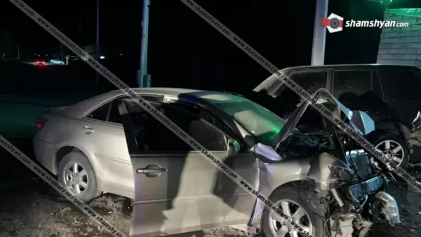 ԼՈՒՍԱՆԿԱՐՆԵՐ․ Բախվել են Toyota Camry-ն ու Range Rover-ը. վերջինս էլ բախվել է գազակարգավորիչին, սկսվել է գազի արտահոսք 