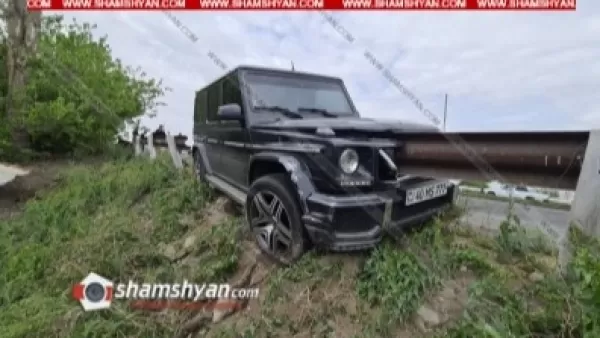 Խոշոր ավտովթար․ «յաշիկը» մխրճվել է երկաթե արգելապատնեշի մեջ