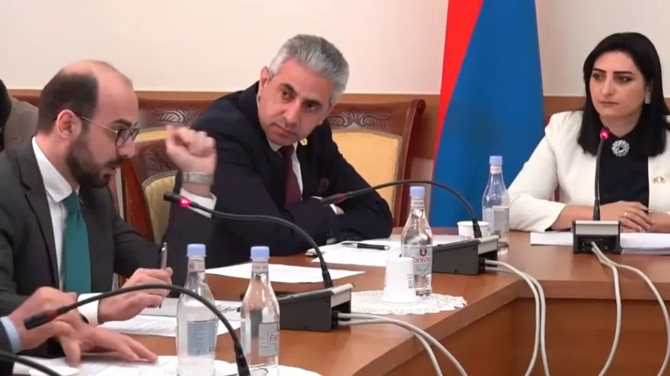 ՏԵՍԱՆՅՈՒԹ. «Դավաճանեցի՛ք ՔՊ-ն», «Դավաճանը դո՛ւք եք». նիստում իրավիճակը թեժ է