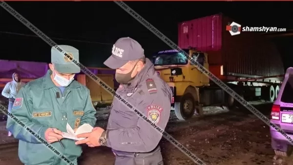 Արտակարգ դեպք Երևանում․ պարսկական համարանիշներով բեռնատարը կոտրել է գազախողովակների երկաթե հենասյունները 