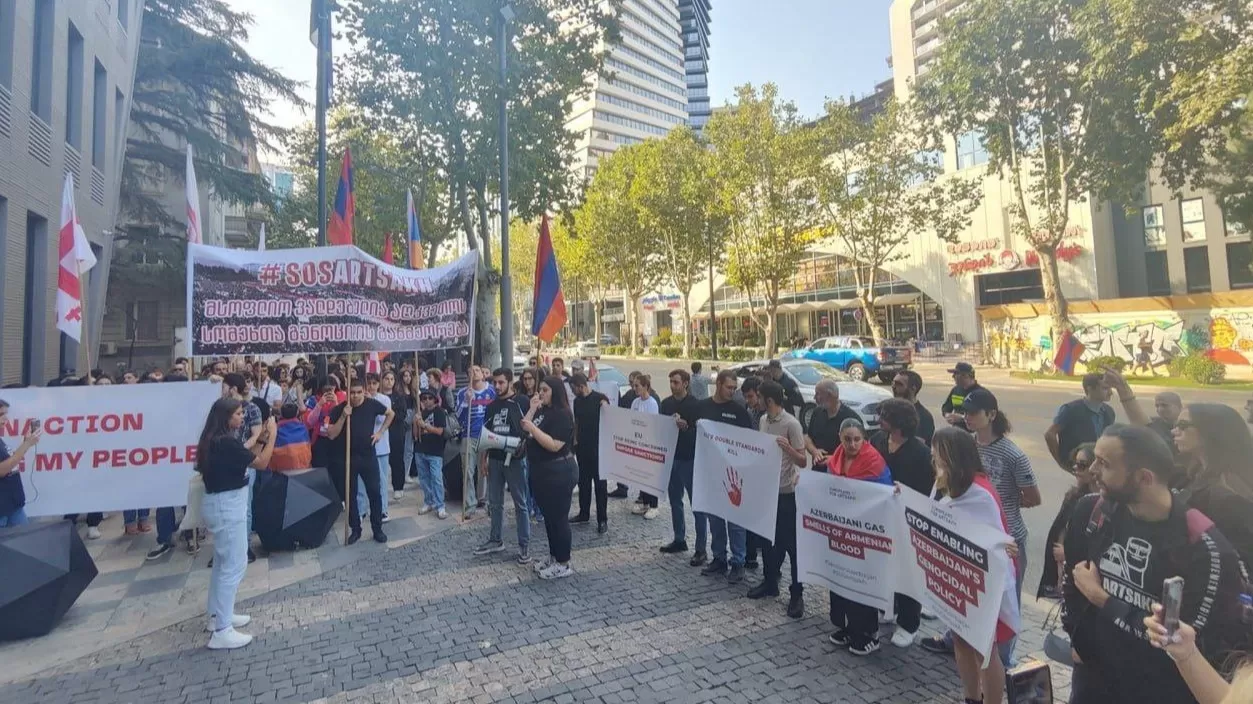 Թբիլիսիում հայերն ի աջակցություն Արցախի երթ են կազմակերպել