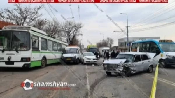 Մի քանի մեքենայի մասնակցությամբ խոշոր ավտովթար Երևանում․ կան վիրավորներ 