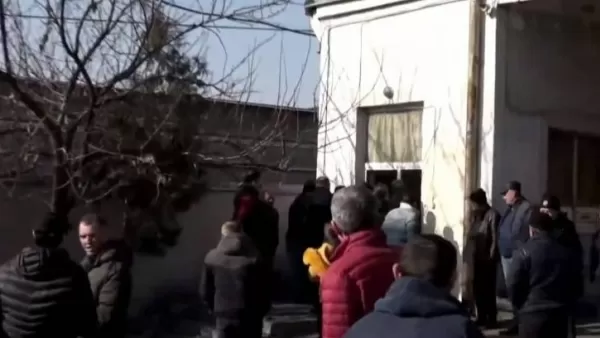 Մի կգ խոզի միսը 4000 դրամ է, իսկ վարորդը եթե փլավ ուտի, չի կարա ավտոբուս քշի. վարորդների բողոքի ակցիան շարունակվում է 