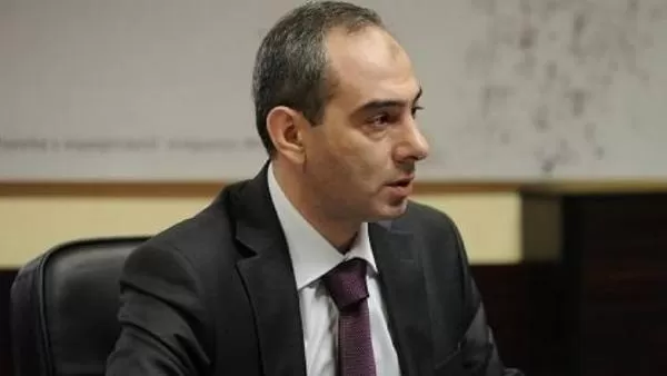 Գալուստ Սահակյանի որդին խաբեությամբ գույքային վնաս է հասցրել. նրան մեղադրանք է առաջադրվել 