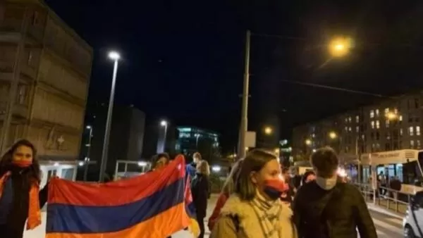 Ժնևում ջահերով երթ է կազմակերպվել` ի աջակցություն Հայաստանի և Արցախի