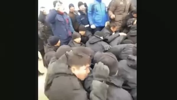 ՏԵՍԱՆՅՈՒԹ. Անկարգություններ հրահրողները բռնել և ծնկի են բերել ոստիկաններին 
