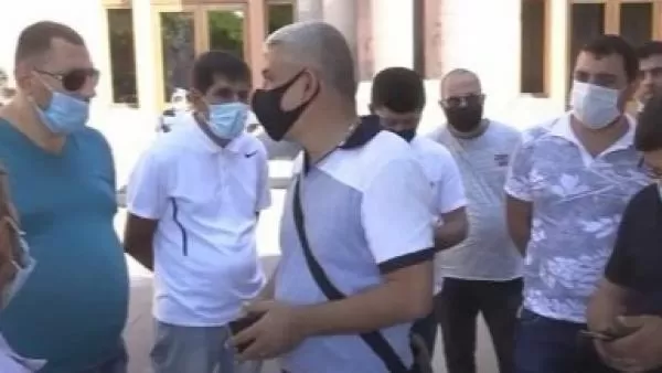 Ավտոներկրողների բողոքի ակցիան Կառավարության դիմաց 