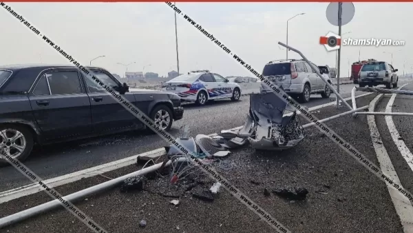 28-ամյա վարորդը Lexus-ով Հյուսիս-Հարավ ճանապարհին տապալել է 2 էլեկտրասյուներն ու մասամբ հայտնվել ճանապարհի մեջտեղում