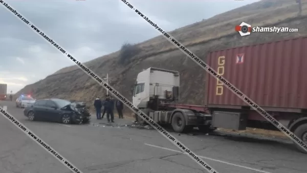 Խոշոր ավտովթար՝ Վայոց Ձորում.  BMW-ն մխրճվել է իրանական համարանիշներով բեռնատարի մեջ, կա վիրավոր. Shamshyan .com