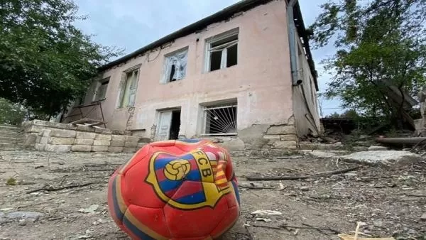 Իսպանացի լրագրողին հրետակոծությունից փրկվել է «Բարսելոնա»-ի նշանով գնդակի շնորհիվ