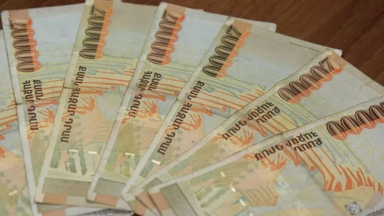 Հեռախոսով նկարել են 21 հոգու անձնագրեր և անգրավ վարկեր վերցրել. ընդհանուր հափշտակել են 3․630․000 դրամ․ ՔԿ  