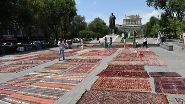 ԼՈՒՍԱՆԿԱՐՆԵՐ. Արցախյան գորգերը՝ բաց երկնքի տակ 