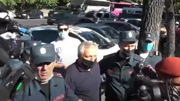 Ոստիկանները շփոթմամբ բերման էին ենթարկում պատգամավոր Սերգեյ Բագրատյանին