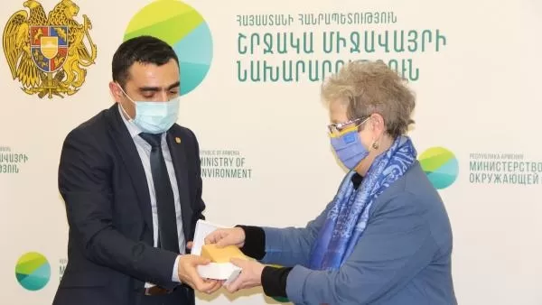 Շրջակա միջավայրի նախարարն ընդունել է Հայաստանում ԵՄ դեսպան Անդրեա Վիկտորինին