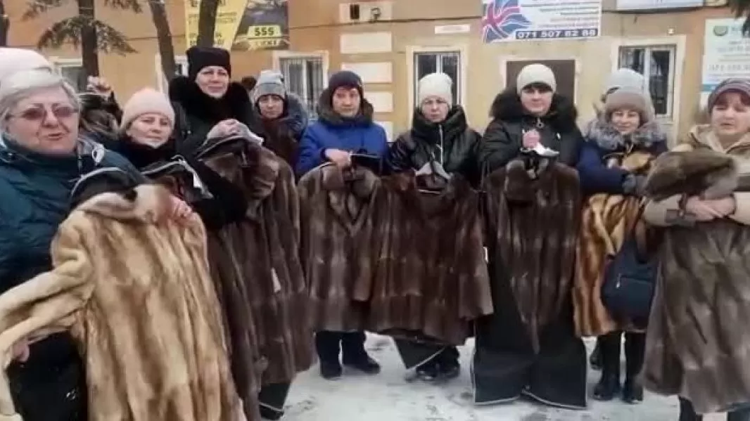 ՏԵՍԱՆՅՈՒԹ. Զոհված զինվորների այրիներին Մոսկվայից Դոնեցկ մուշտակներ են նվեր ուղարկել