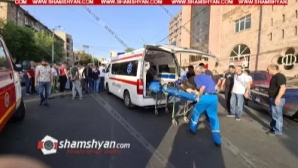 Վրաերթ-ավտովթար Երևանում. Dodge-ը «Հայաստան» հանրախանութի դիմաց վրաերթի է ենթարկել 3 հետիոտնի . կա 4 վիրավոր