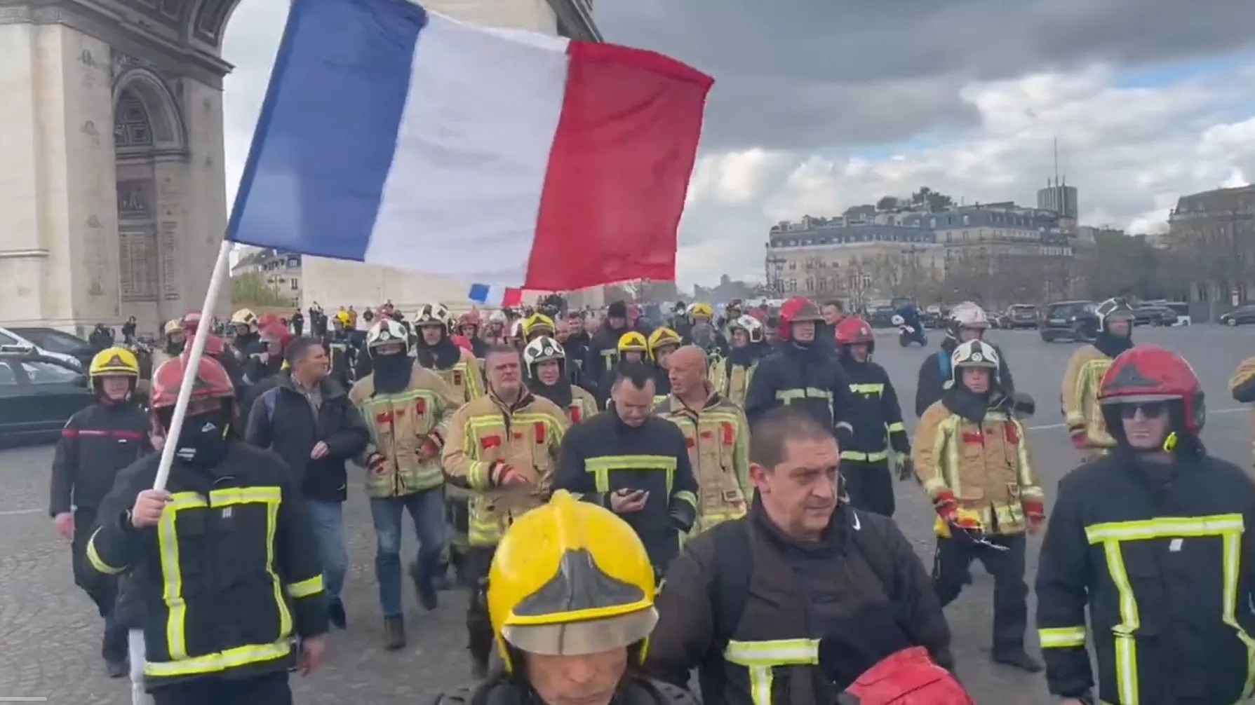 ՏԵՍԱՆՅՈՒԹ. Ֆրանսիացի հրշեջները միացել են բողոքի ցույցին
