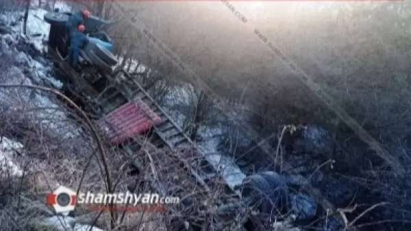 Խոշոր ավտովթար Գորիս-Արցախ ճանապարհին. ЗИЛ 130 կցորդիչով բեռնատարը կողաշրջվելով հայտնվել է ձորում