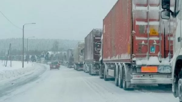 Ստեփանծմինդա-Լարս ավտոճանապարհը բաց է.  ռուսական կողմում կա 1000-ից ավելի կուտակված բեռնատար 