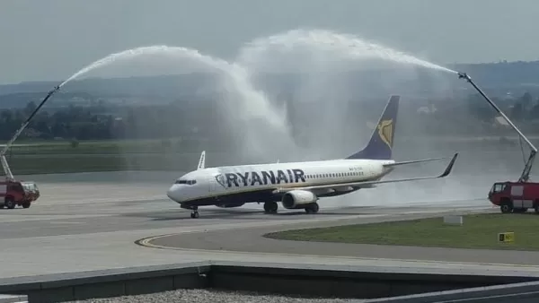 Ryanair-ի առաջին օդանավը Երևանում դիմավորեցին ջրաշիթերով