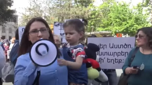 Մենք գիտենք, որ մեր տղաները գազանի ձեռքում են․ երթ Երևանում՝ հայ գերիների վերադարձի պահանջով 