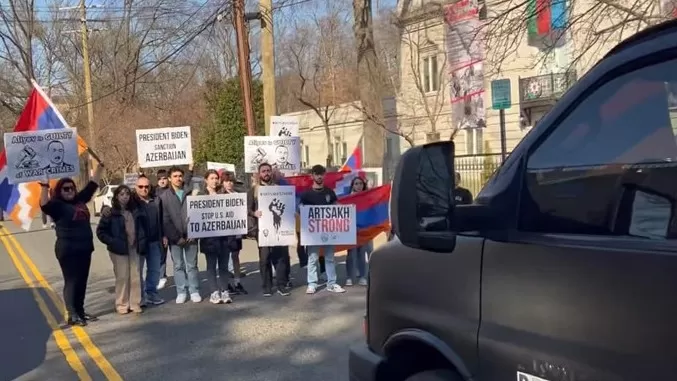 ԱՄՆ-ում հայ երիտասարդները փակել են Ադրբեջանի դեսպանատան փողոցը