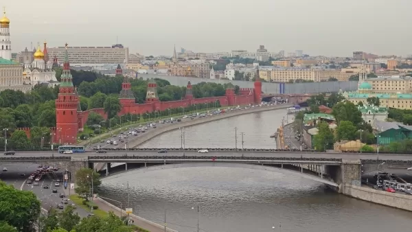 ՏԵՍԱՆՅՈՒԹ. Աղջիկը սելֆի անելիս ընկել է կամրջից՝ Մոսկվա գետը