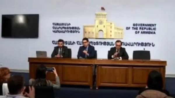 Արսեն Թորոսյանն ու Ռուստամ Բադասյանը՝ արտակարգ դրության թեմայով