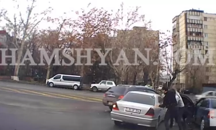 Ձերբակալվել են Երևանում մեքենան ջարդուխուրդ արած 5 երիտասարդները