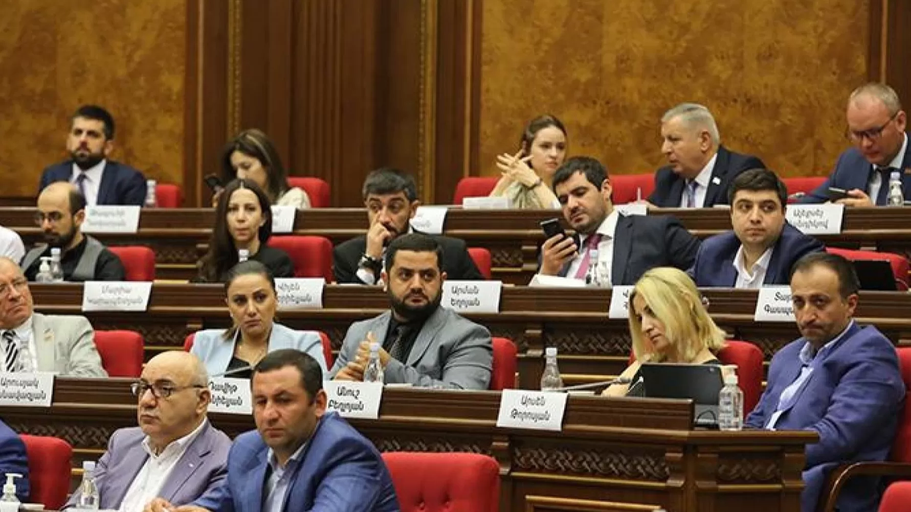 «Խնամի-ծանոթ-բարեկամ». ու՞մ հարազատը, որտեղ է անցել աշխատանքի՝ հեղափոխությունից հետո 